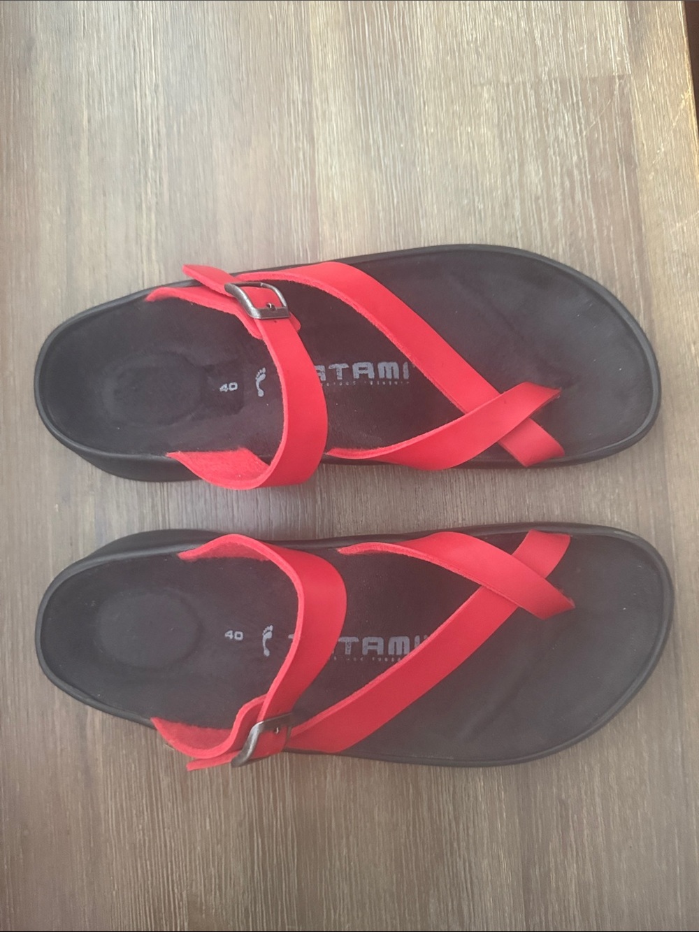 Birkenstock TATAMI Women’s Black Footbed Red Strappy Sandals